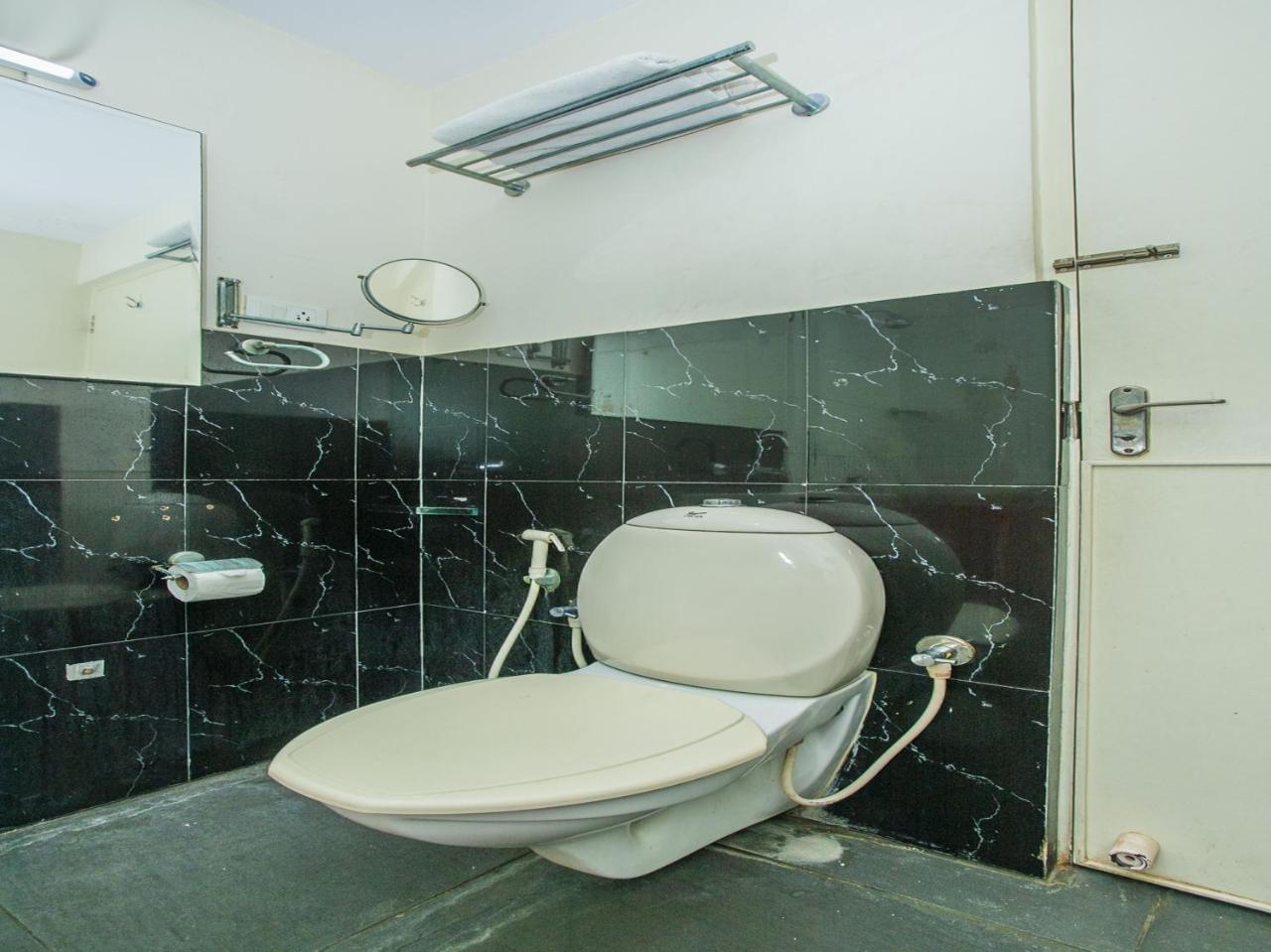 Oyo 18762 Vaishnavi Residency Hotel Bangalore Eksteriør billede
